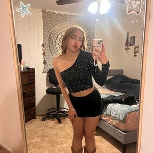 Black One-Shoulder Baddazeld Top